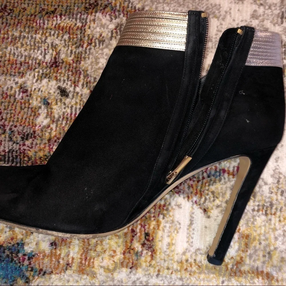 𝅺Salvatore Ferragamo booties blk/gold/silver w box